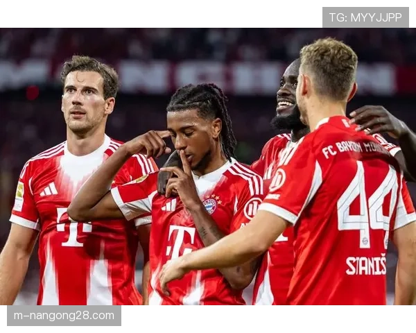 拜仁4-0大胜法兰克福,凯恩上演帽子戏法,领跑射手榜。 拜仁4-0大胜法兰克福,凯恩上演帽子戏法,领跑射手榜。